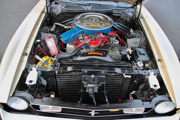 Ford Mustang 17 of 26