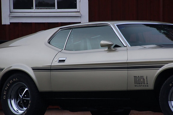 Ford Mustang 3 of 26