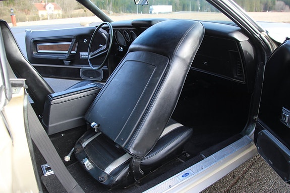 Ford Mustang 13 of 26