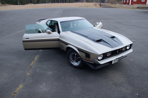 Ford Mustang 9 of 26