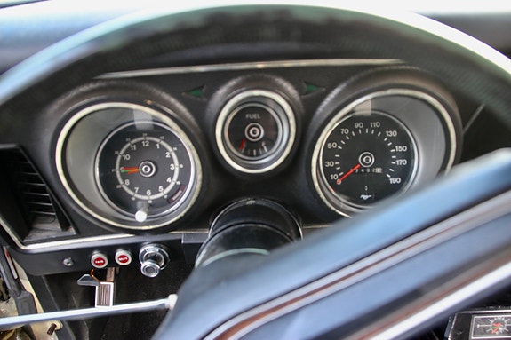 Ford Mustang 24 of 26