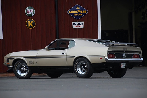 Ford Mustang 5 of 26