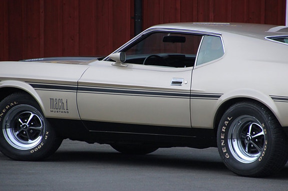 Ford Mustang 6 of 26