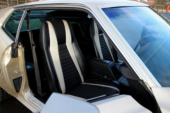 Ford Mustang 14 of 26