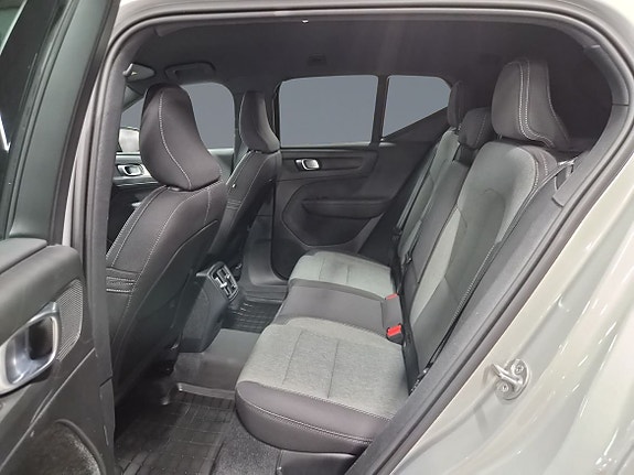 Volvo XC40 8 of 12