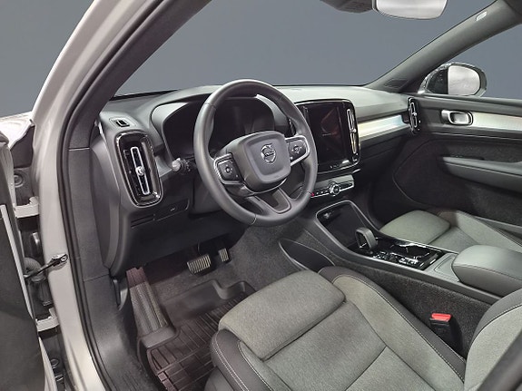 Volvo XC40 5 of 12