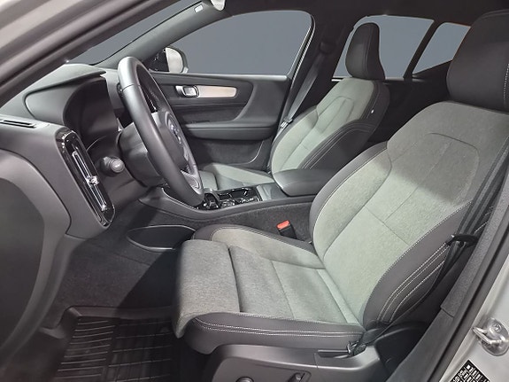 Volvo XC40 6 of 12