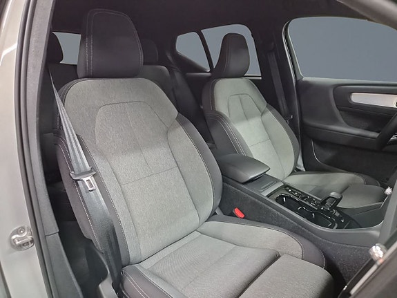 Volvo XC40 7 of 12