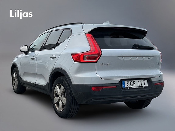 Volvo XC40 3 of 4