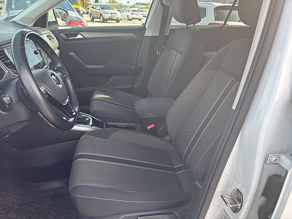 Volkswagen T-Roc 5 of 8