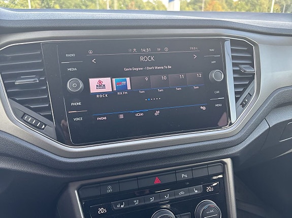 Volkswagen T-Roc 8 of 8