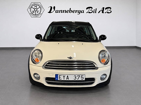 MINI Clubman Cooper D 2 of 7