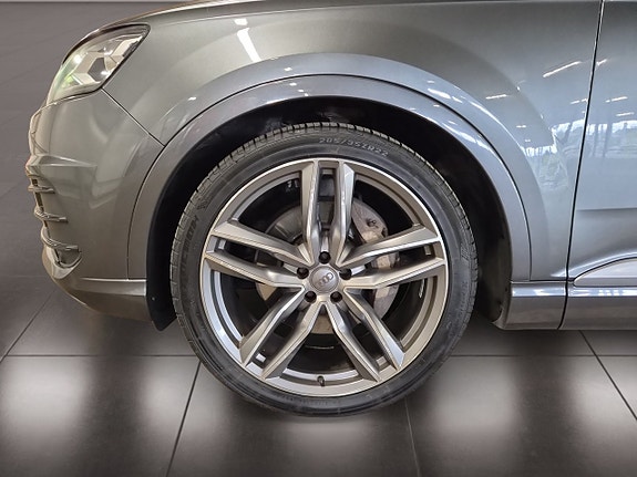 Audi Q7 9 of 28