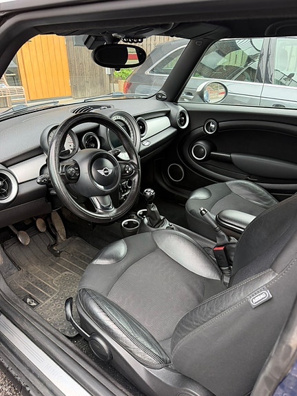 MINI Cooper 2 of 5