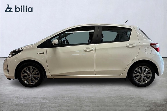 Toyota Yaris 2 of 17