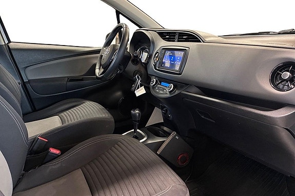 Toyota Yaris 5 of 17
