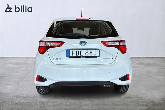Toyota Yaris 3 of 17