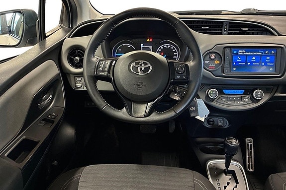 Toyota Yaris 8 of 17