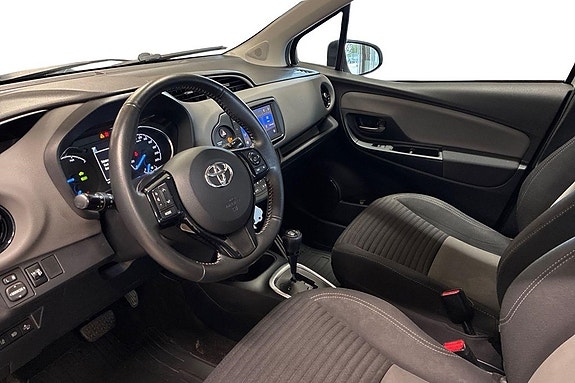 Toyota Yaris 11 of 17
