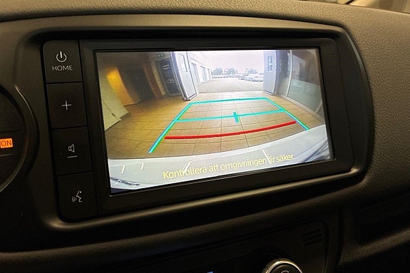 Toyota Yaris 10 of 17