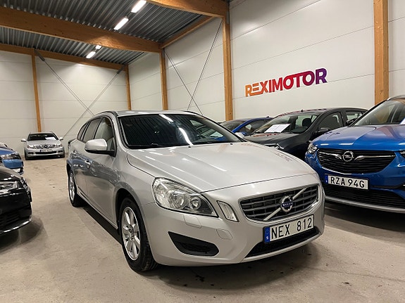 Volvo V60 2 of 17