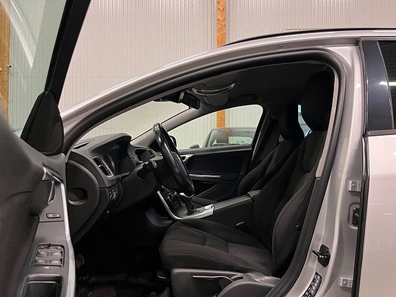 Volvo V60 13 of 17