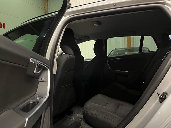 Volvo V60 12 of 17