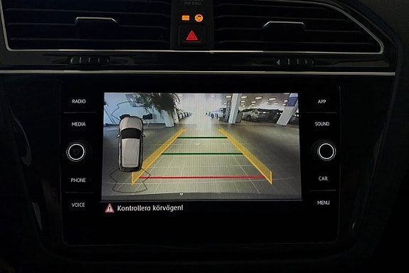 Volkswagen Tiguan 18 of 23