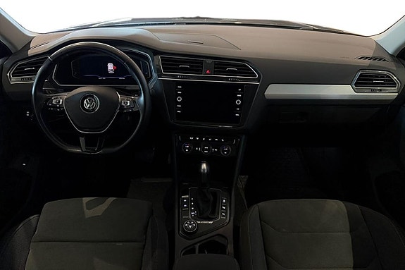 Volkswagen Tiguan 12 of 23