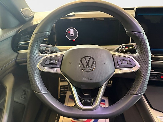 Volkswagen Passat 12 of 15