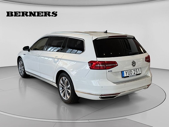 Volkswagen Passat 3 of 10