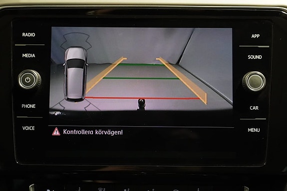 Volkswagen Passat Alltrack 14 of 19