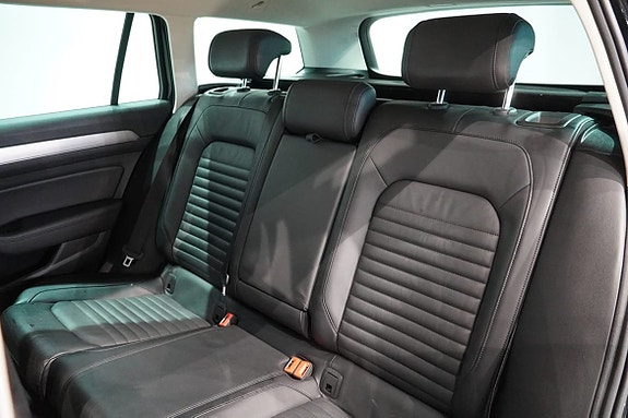 Volkswagen Passat Alltrack 10 of 19