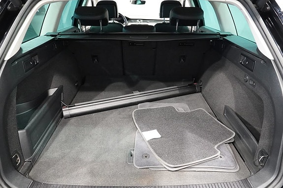 Volkswagen Passat Alltrack 17 of 19