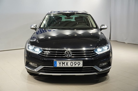 Volkswagen Passat Alltrack 2 of 19