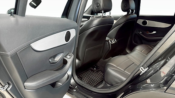 Mercedes-Benz GLC300 e 20 of 26