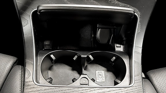 Mercedes-Benz GLC300 e 19 of 26
