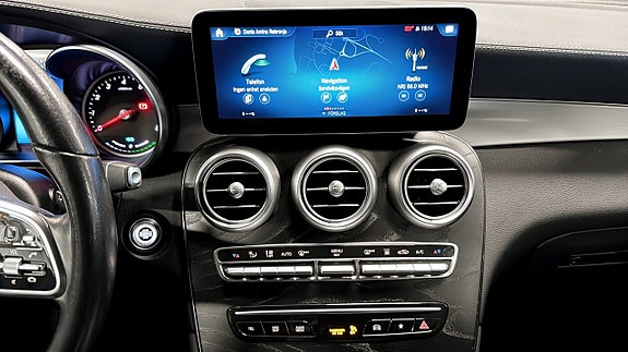 Mercedes-Benz GLC300 e 13 of 26