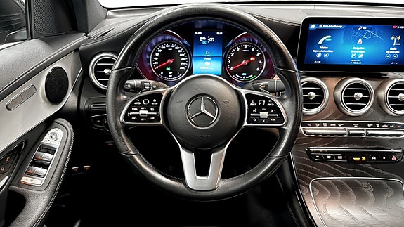 Mercedes-Benz GLC300 e 12 of 26