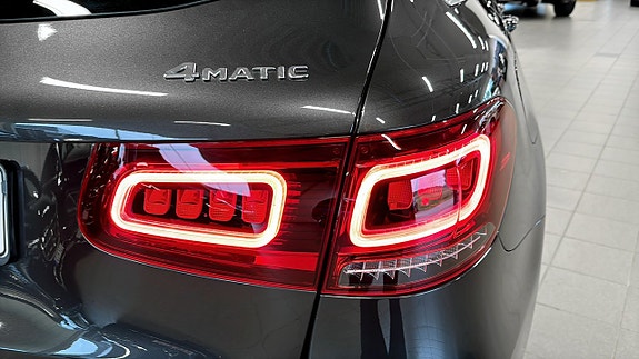 Mercedes-Benz GLC300 e 23 of 26