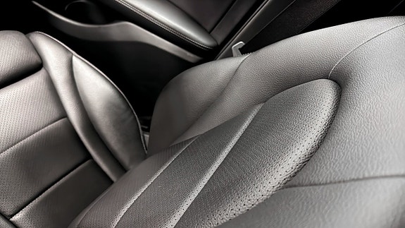 Mercedes-Benz GLC300 e 17 of 26