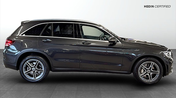 Mercedes-Benz GLC300 e 24 of 26