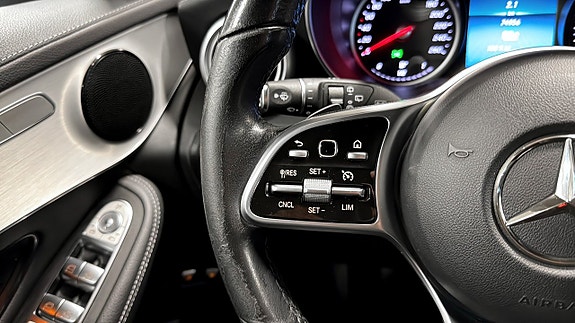 Mercedes-Benz GLC300 e 14 of 26