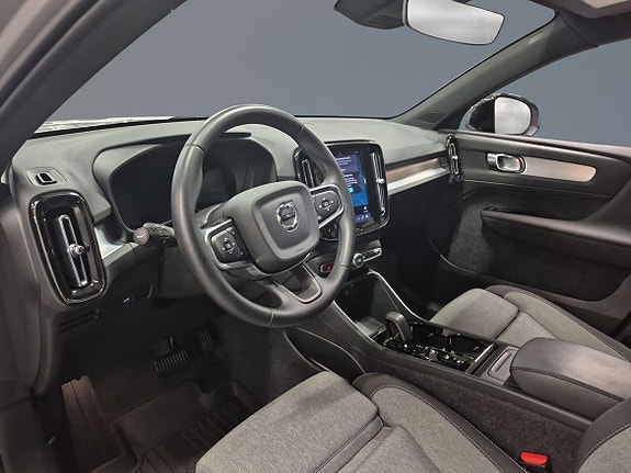 Volvo XC40 5 of 12