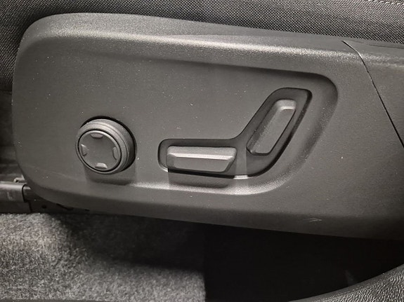Volvo XC40 12 of 12