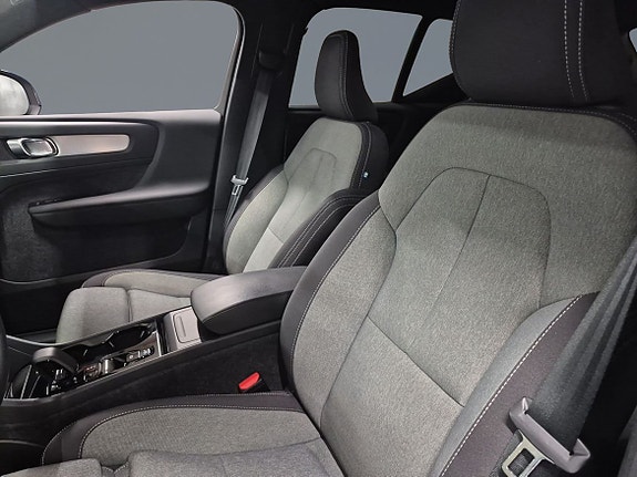 Volvo XC40 6 of 12