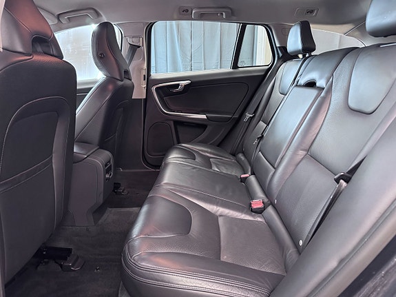 Volvo V60 8 of 22