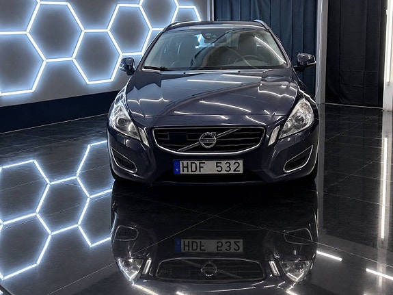 Volvo V60 2 of 22