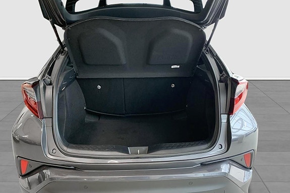 Toyota C-HR 4 of 12