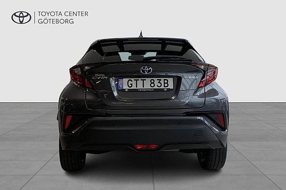 Toyota C-HR 9 of 12
